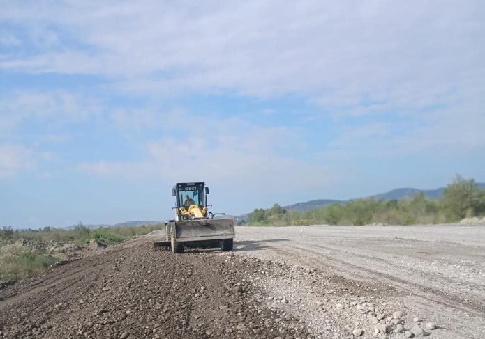 Avancojnë punimet në kantierin e rrugës Elbasan-Papër, realizohet 46 për qind e projektit